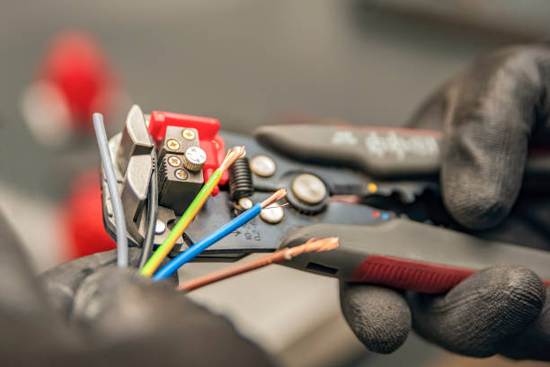 Best Commercial Electrician Services  in Englewood, FL